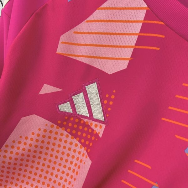 Flamengo 2025/26 Pink Goalkeeper Uniform Jersey - Image 8