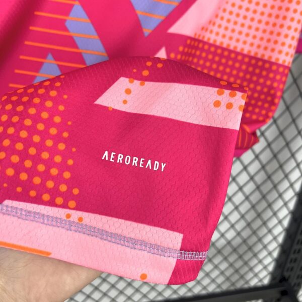 Flamengo 2025/26 Pink Goalkeeper Uniform Jersey - Image 6