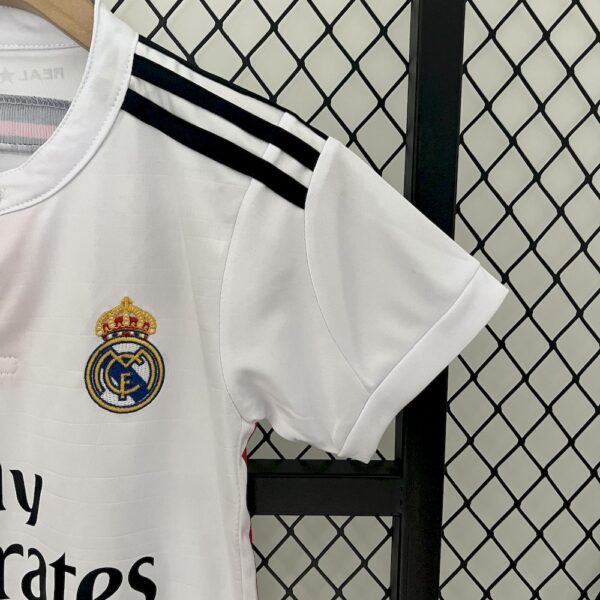 Real Madrid 2014/15 Home Kids Retro Jersey And Shorts - Image 3