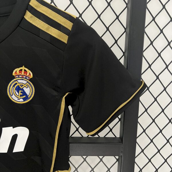 Real Madrid 2011/12 Away Kids Retro Jersey And Shorts - Image 10