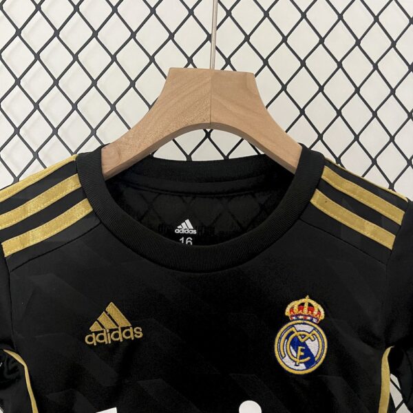 Real Madrid 2011/12 Away Kids Retro Jersey And Shorts - Image 4