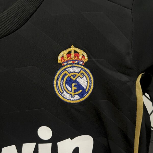 Real Madrid 2011/12 Away Kids Retro Jersey And Shorts - Image 3