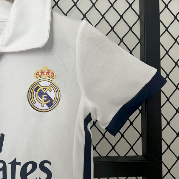 Real Madrid 2016/17 Home Kids Retro Jersey And Shorts - Image 8