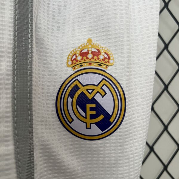 Real Madrid 2015/16 Home Kids Retro Jersey And Shorts - Image 6