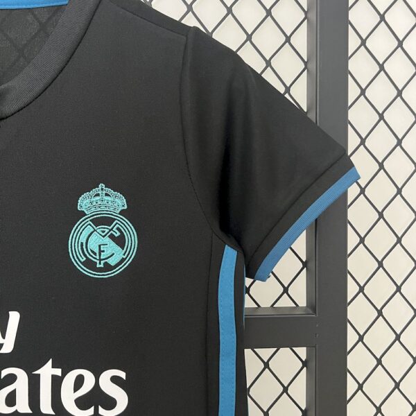 Real Madrid 2017/18 Away Kids Retro Jersey And Shorts - Image 7