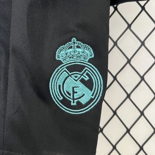 Real Madrid 2017/18 Away Kids Retro Jersey And Shorts - Image 6