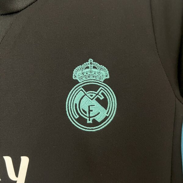 Real Madrid 2017/18 Away Kids Retro Jersey And Shorts - Image 4