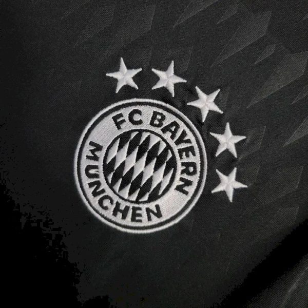 Bayern Munich 2023/24 Goalkeeper Jersey - Image 3
