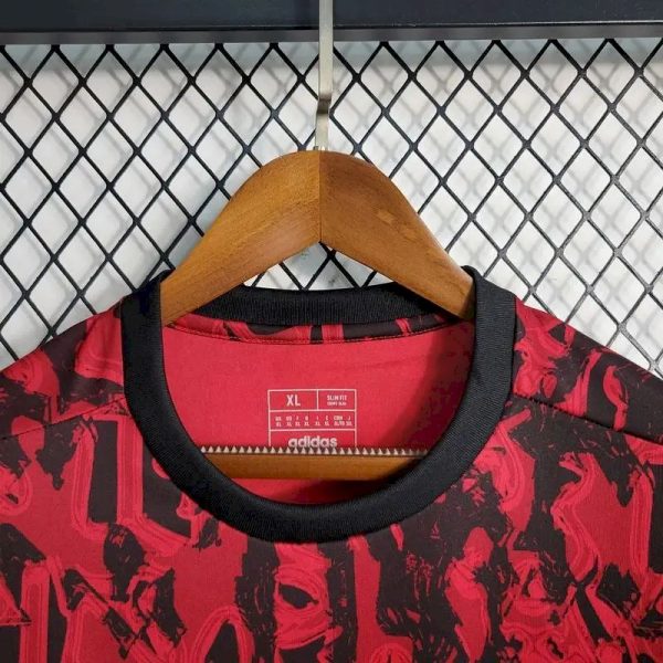 Manchester United 2023/24 Pre-Match Training Jersey Red Black - Image 4
