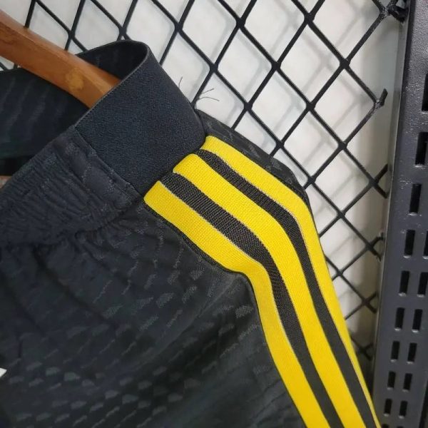 Juventus 2023/24 Home Shorts - Image 5