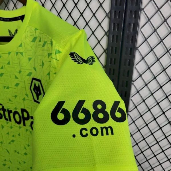 Wolves 2023/24 Goalkeeper Jersey - Image 4