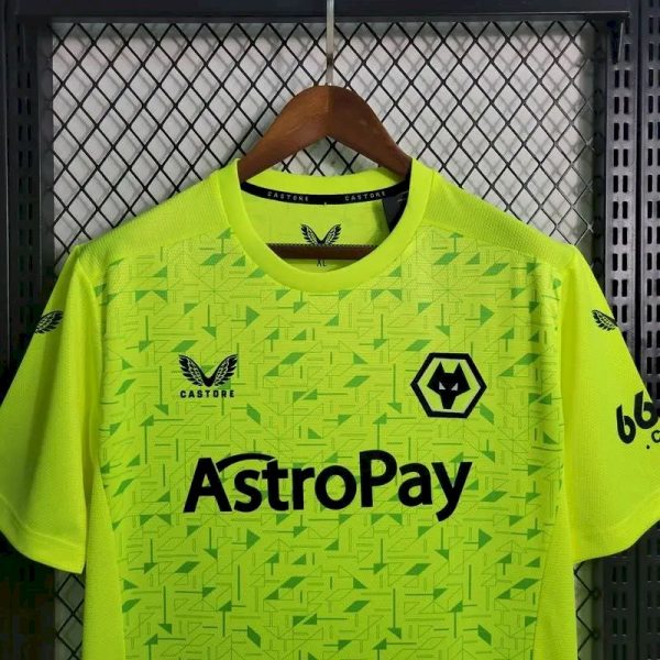 Wolves 2023/24 Goalkeeper Jersey - Image 7
