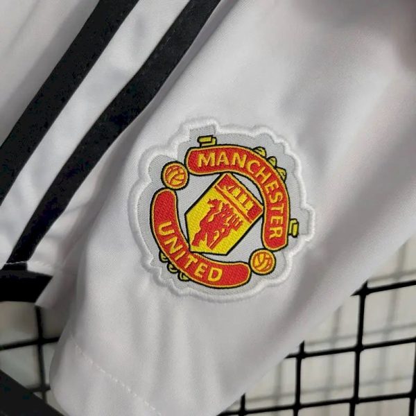 Manchester United 2023/24 Home Kids Kit - Image 5