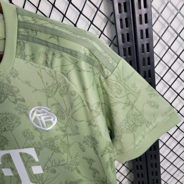 Bayern Munich 2023/24 Oktoberfest Jersey - Image 6