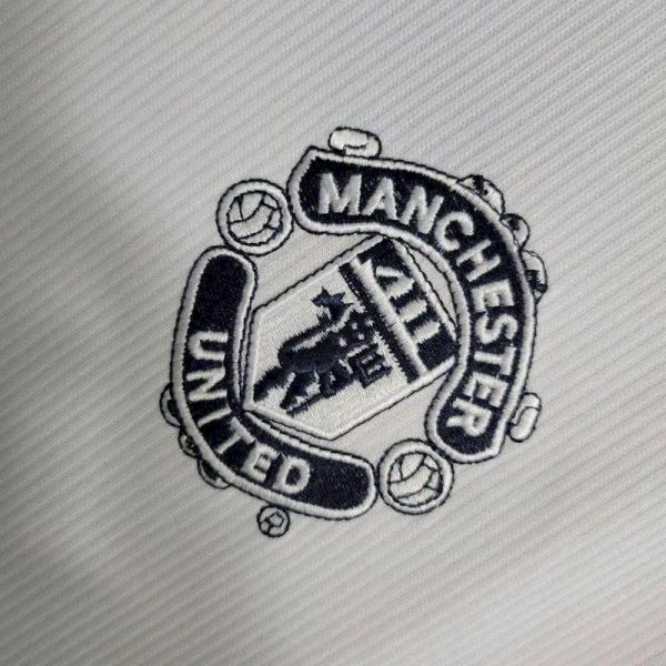 Manchester United 2000/01 Away Retro Jersey - Image 5