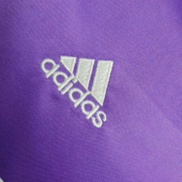 Real Madrid 2017/18 Away Kids Retro Jersey And Shorts - Image 7