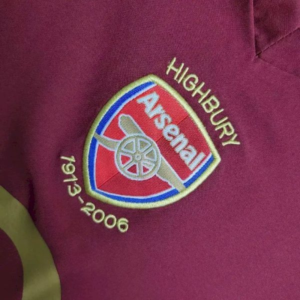 Arsenal 2005/06 Home Kids Kit - Image 4