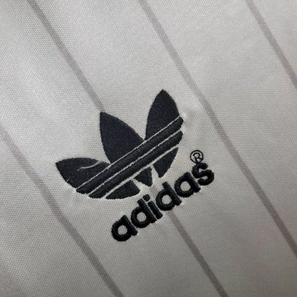 Manchester United 1983/84 Away Retro Jersey - Image 9