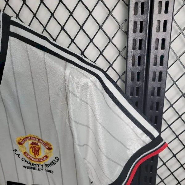Manchester United 1983/84 Away Retro Jersey - Image 3