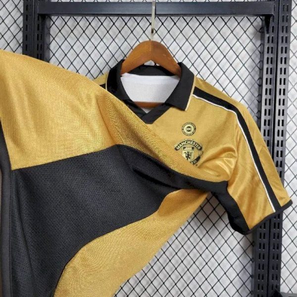 Manchester United 2001/02 Centenary Reversible Away And Third Retro Jersey - Image 5