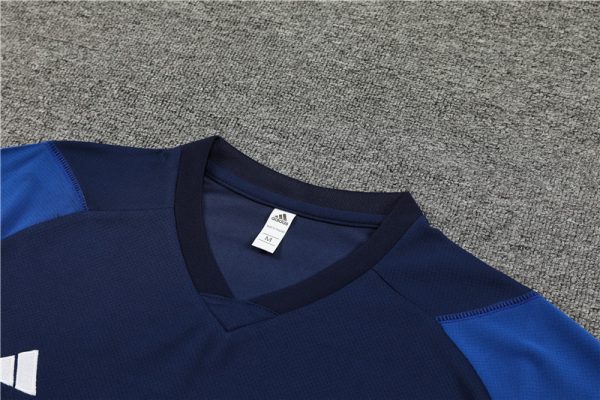 Manchester United 2023/24 Training Adult Jersey+Short 14001 - Image 3