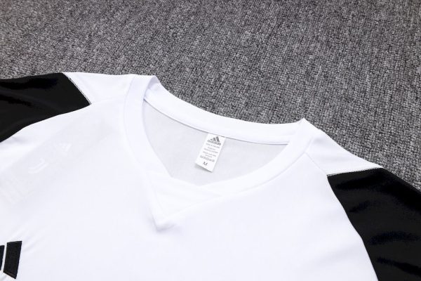Juventus 2023/24 Training Adult Jersey+3/4 Short 815 - Image 3