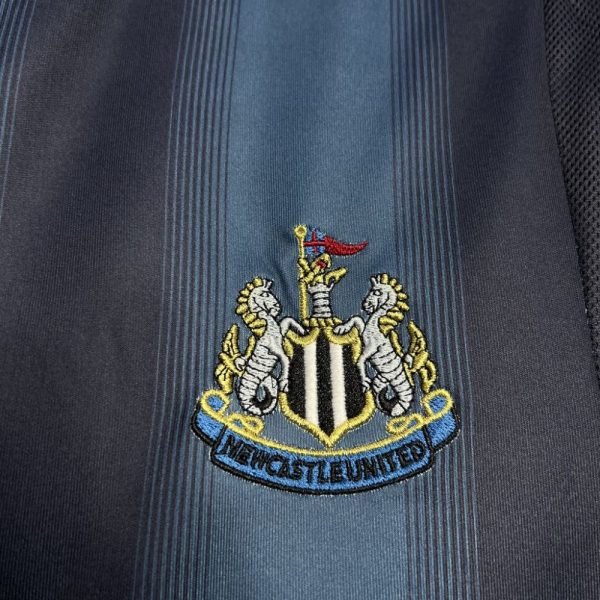 Newcastle United 2004/06 Away Retro Jersey - Image 7