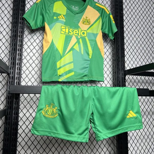 Newcastle United 2024/25 Goalkeeper Kids Kit - Image 5
