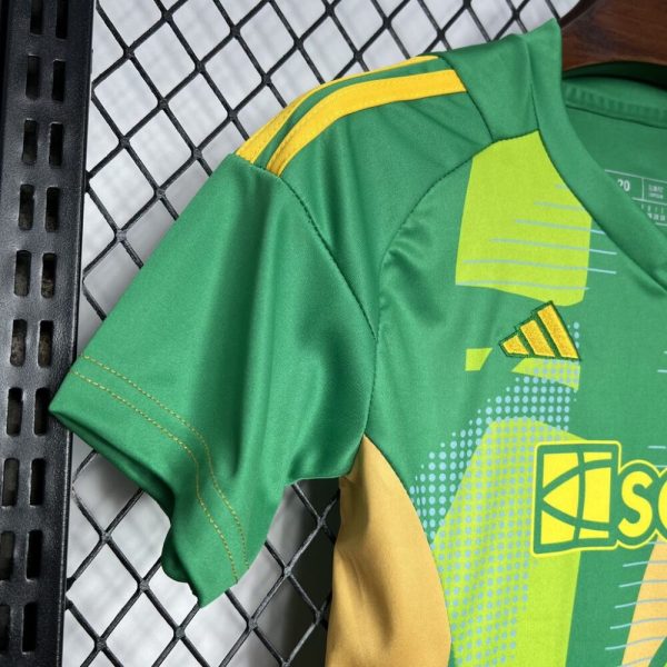Newcastle United 2024/25 Goalkeeper Kids Kit - Image 4