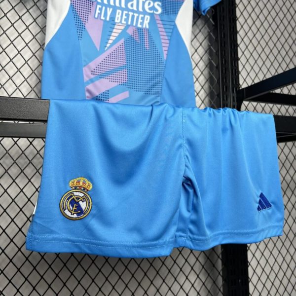 Real Madrid 2024/25 Goalkeeper Kids Kit - Image 6