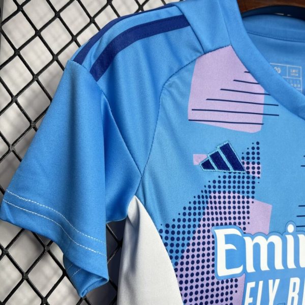 Real Madrid 2024/25 Goalkeeper Kids Kit - Image 4