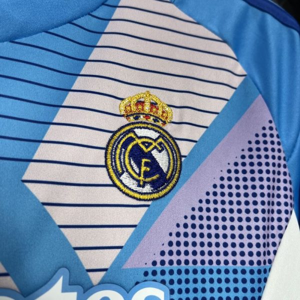 Real Madrid 2024/25 Goalkeeper Kids Kit - Image 3