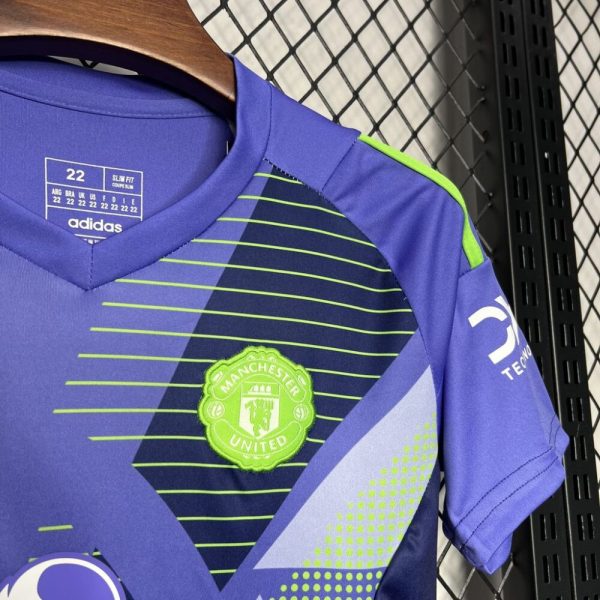 Manchester United 2024/25 Goalkeeper Kids Kit - Image 6