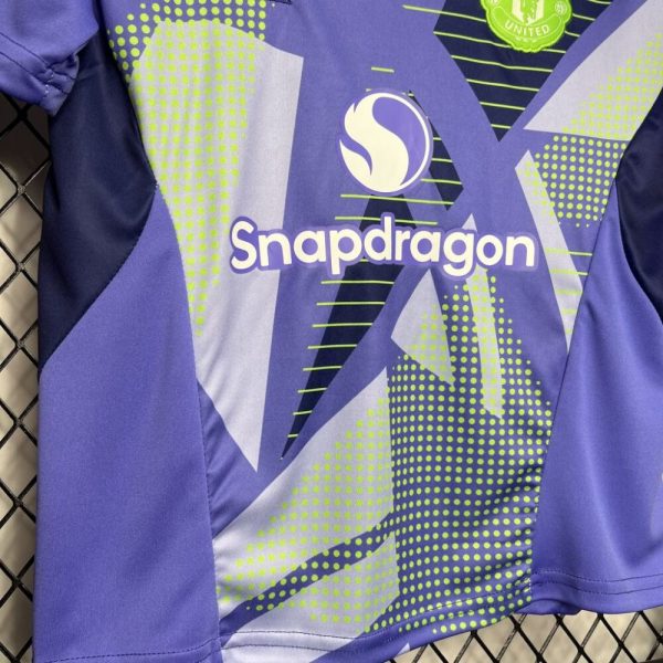 Manchester United 2024/25 Goalkeeper Kids Kit - Image 5