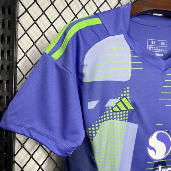 Manchester United 2024/25 Goalkeeper Kids Kit - Image 3