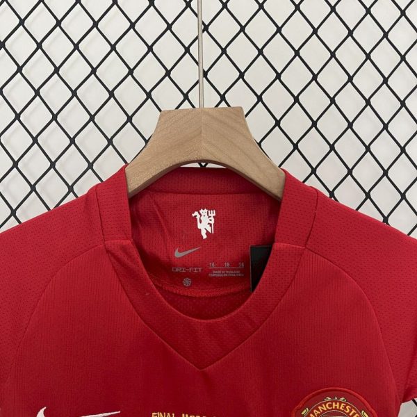 Manchester United 2007/08 Home Kids Retro Jersey And Shorts - Image 9