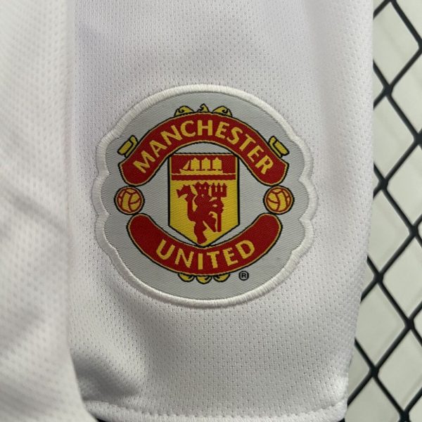 Manchester United 2007/08 Home Kids Retro Jersey And Shorts - Image 7