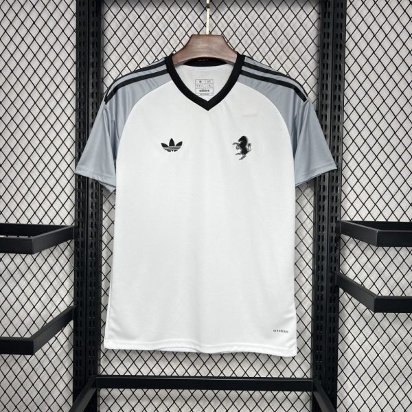 Juventus 2024/25 Pre-Match Training Jersey - Image 7