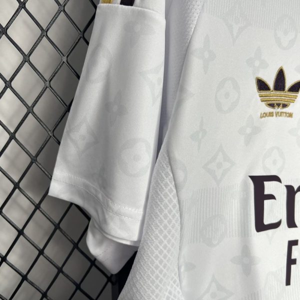 Real Madrid 2024/25 Lv Co-Branded Edition  Jersey - Image 9