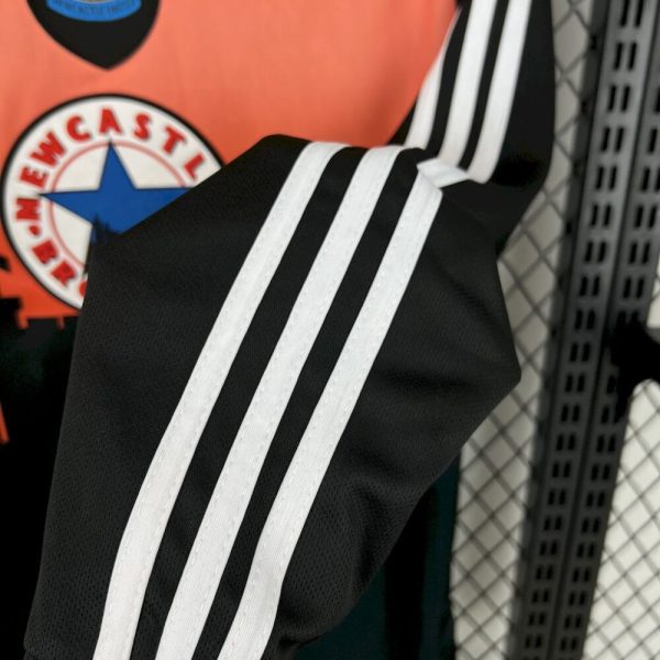 Newcastle United 1996/97 Goalkeeper Uniform Long Sleeves Retro Jersey - Image 3