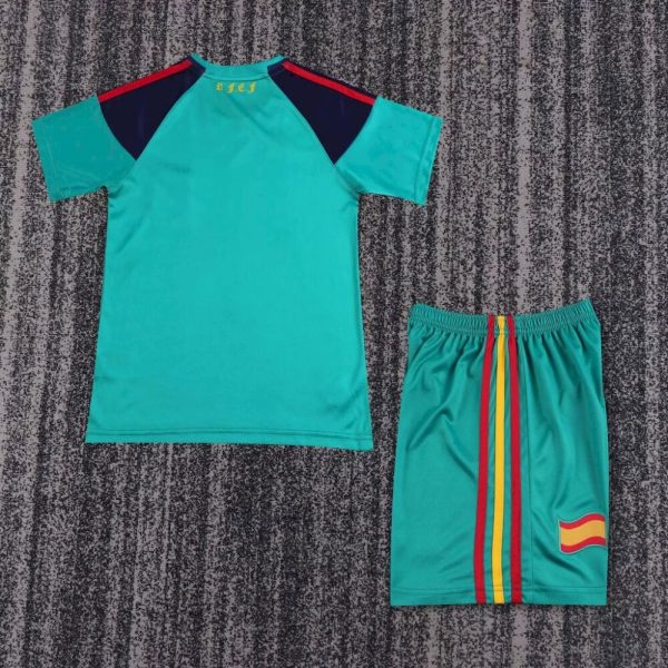 Spain 2010 Green Goalkeeper Uniform Retro Jersey And Shorts - Image 2