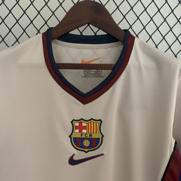 Barcelona 1998/99 Away Retro Jersey - Image 5