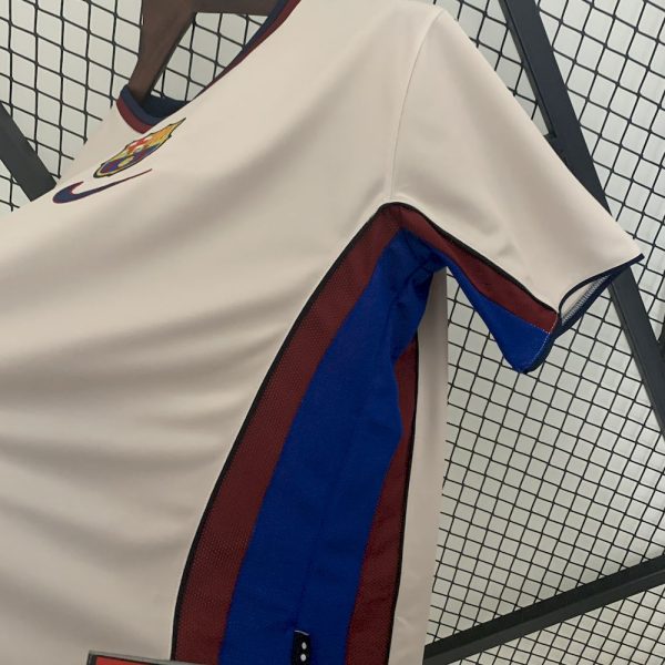 Barcelona 1998/99 Away Retro Jersey - Image 3