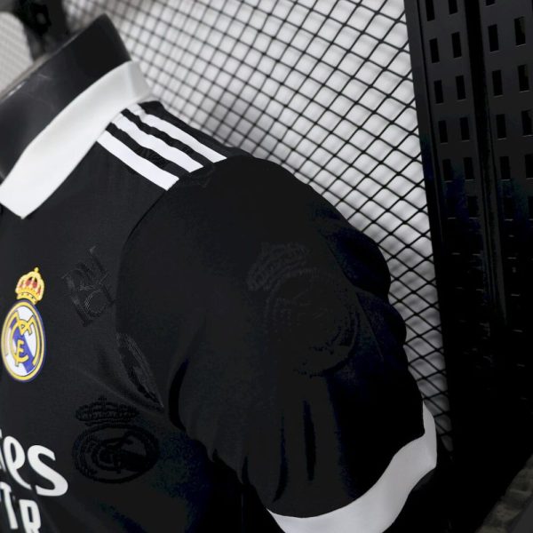 Real Madrid  2025/26 Black Special Edition Jersey Player Version - Image 5