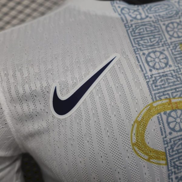 Tottenham Hotspur 2025/26 White Gold Snake Edition Jersey Player Version - Image 6
