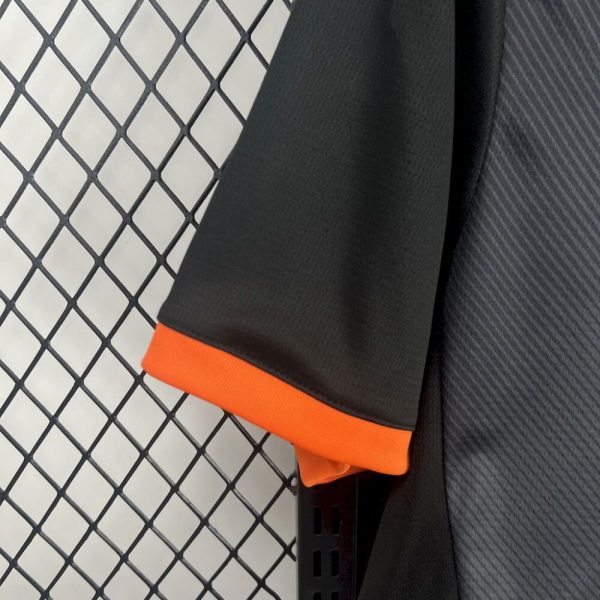 Galatasarays 2025/26 Black Special Edition Jersey - Image 8