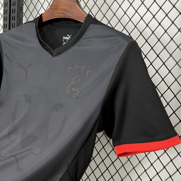 Galatasarays 2025/26 Black Special Edition Jersey - Image 5