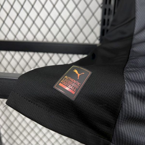 Galatasarays 2025/26 Black Special Edition Jersey - Image 4