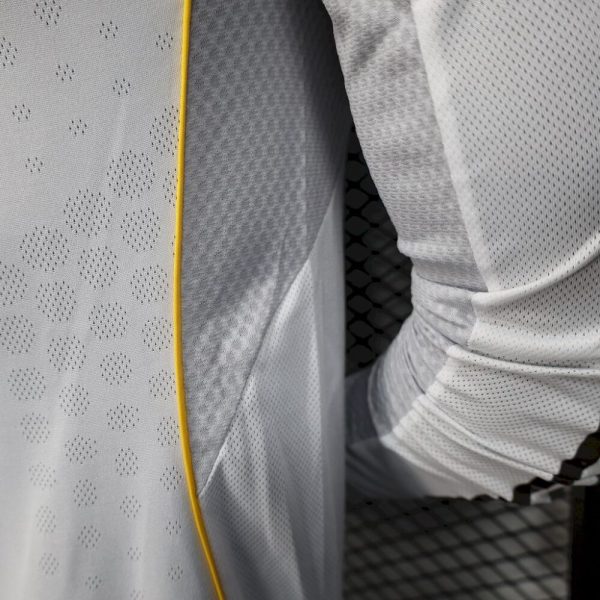 Real Madrid 2025/26 Home Long Sleeves Jersey Player Version - Image 4