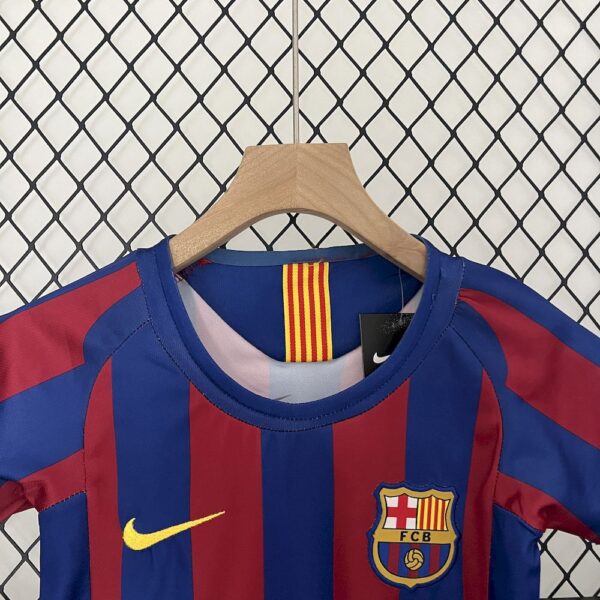Barcelona 2005/06 Home Kids Retro Jersey And Shorts - Image 6